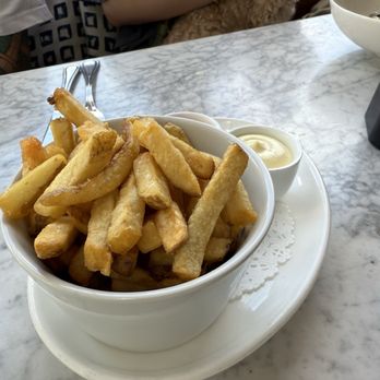 Launderette - French Fries #Launderette with #PearlPuppyCrew! @KobeTheNorwich @BryantCabrera - New American Near Me - Austin, Texas