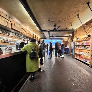 Montanucci - The bar in the front - Ice Cream & Frozen Yogurt Near Me - Orvieto, TR Montanucci - The bar in the front - Ice Cream & Frozen Yogurt Near Me - Orvieto, TR