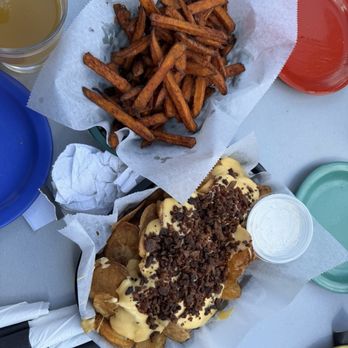 D's Six Pax & Dogz - Chips and sweet potato fries - Pubs Near Me - Pittsburgh, Pennsylvania