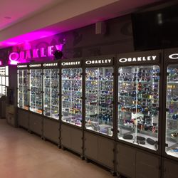 VUTT Optical & Sunglasses - OAKLEY MEGA WALL