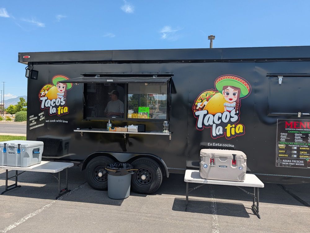Tacos La Tia Logo