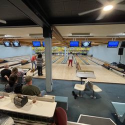 Agawam Bowl - The lanes!