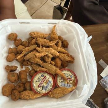 David's Catfish House - American Near Me - Spanish Fort, Alabama