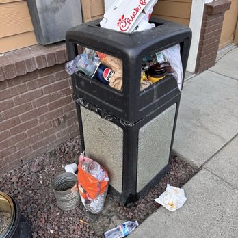 Super 8 by Wyndham Baker City - Trash outside back door was Like this from Friday night to Sunday morning when we left - Hotels Near Me - Baker City, Oregon Super 8 by Wyndham Baker City - Trash outside back door was Like this from Friday night to Sunday morning when we left - Hotels Near Me - Baker City, Oregon