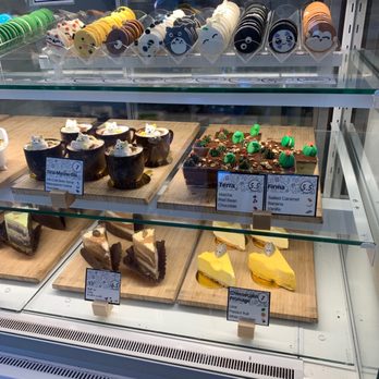 Daan Go Cake Lab - Ties meow Su - Macarons Near Me - Toronto, Ontario Daan Go Cake Lab - Ties meow Su - Macarons Near Me - Toronto, Ontario