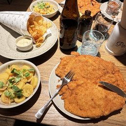 Schnitzel, potato salad, homemade chips Schnitzel, potato salad, homemade chips