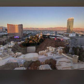 Wynn - Views - Shopping Centers Near Me - Las Vegas, Nevada