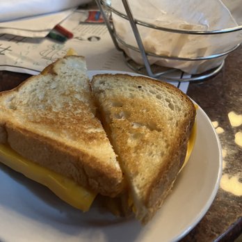 D4 Irish Pub & Cafe - Grilled Cheese Sandwich for kids - Irish Pub Near Me - Chicago, Illinois