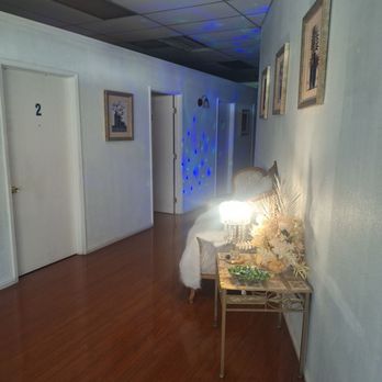 Vivi Massage - Beautiful and inviting lobby area - Massage Therapy Near Me - Los Angeles, California Vivi Massage - Beautiful and inviting lobby area - Massage Therapy Near Me - Los Angeles, California