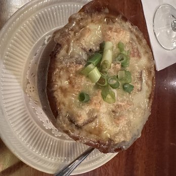 Fife 'n Drum Restaurant & Inn - Beautiful onion soup gratinee...yum...!!! - New American Near Me - Kent, Connecticut