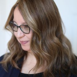 Ada H Hair Artist - Custom Crown
Provides coverage where traditional extensions are not able to