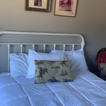 Hotel Turkey - Guest room bed - Hotels Near Me - Turkey, Texas Hotel Turkey - Guest room bed - Hotels Near Me - Turkey, Texas