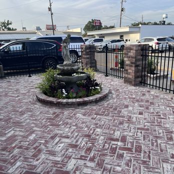 Copa - Cute courtyard on right side of entrance - Breakfast & Brunch Near Me - Gonzales, Louisiana