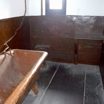 Beaumaris Gaol - En suite room - Landmarks & Historical Buildings Near Me - Beaumaris, AGY