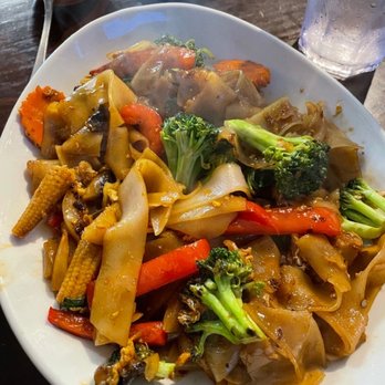 Thai Kitchen - Drunken Noodles - Thai Near Me - Minturn, Colorado Thai Kitchen - Drunken Noodles - Thai Near Me - Minturn, Colorado