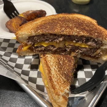 Vine Vegan - Patty melt with maduros - Vegan Near Me - Brandon, Florida Vine Vegan - Patty melt with maduros - Vegan Near Me - Brandon, Florida