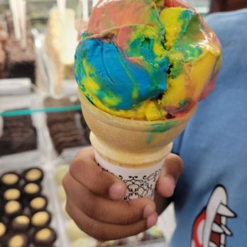 Kilwins Ice Cream - Chocolate - Fudge - Superman! - Ice Cream & Frozen Yogurt Near Me - Sugar Land, Texas Kilwins Ice Cream - Chocolate - Fudge - Superman! - Ice Cream & Frozen Yogurt Near Me - Sugar Land, Texas