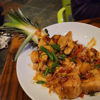 Bahama Breeze - Jerk chicken pineapple bowl with rice. - Bars Near Me - Tukwila, Washington