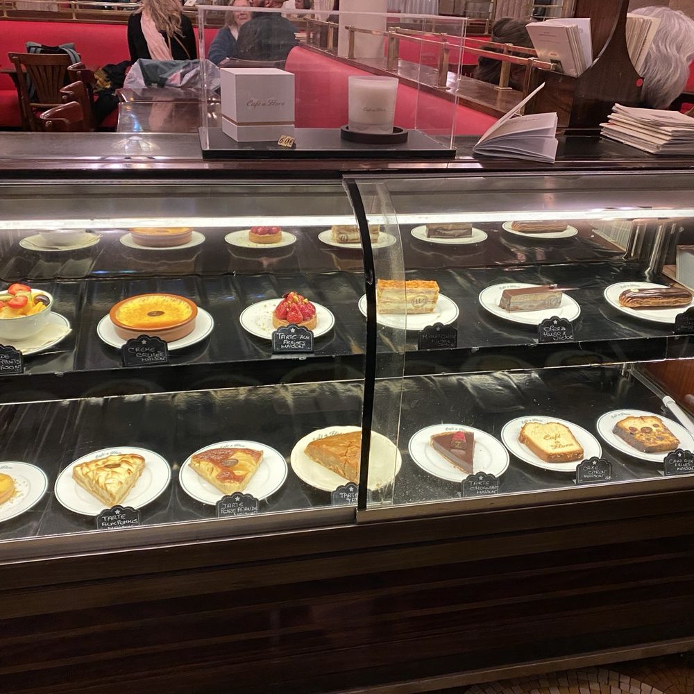 Café de Flore - Dessert display case - Cafes Near Me - Paris, 75 Café de Flore - Dessert display case - Cafes Near Me - Paris, 75