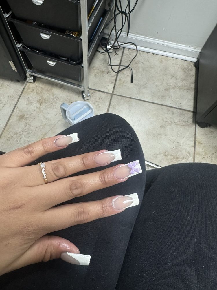4U Hair & Nail Spa Logo