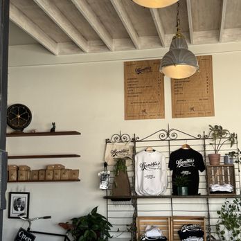 Menotti's Coffee Stop - Inside and Menu - Coffee & Tea Near Me - Los Angeles, California Menotti's Coffee Stop - Inside and Menu - Coffee & Tea Near Me - Los Angeles, California