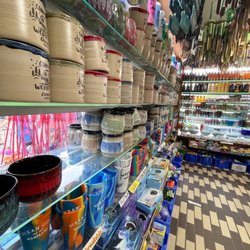 Souvenir City - Lots to choose from
