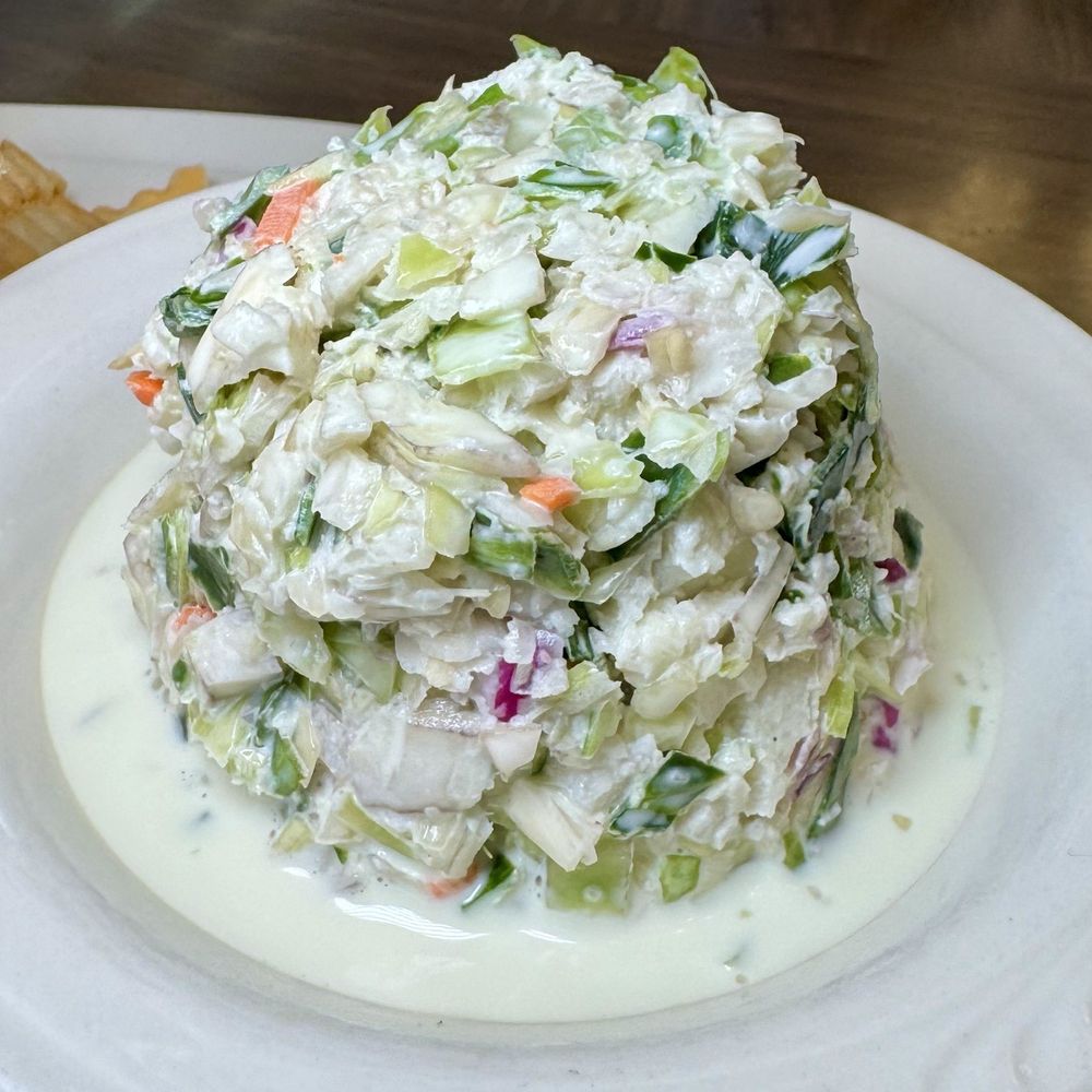 Shady Glen - Slaw from the platter - Burgers Near Me - Manchester, Connecticut Shady Glen - Slaw from the platter - Burgers Near Me - Manchester, Connecticut