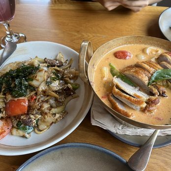 Fern Thai on Main - Pad kee mao with beef and duck curry - Thai Near Me - Bellevue, Washington Fern Thai on Main - Pad kee mao with beef and duck curry - Thai Near Me - Bellevue, Washington