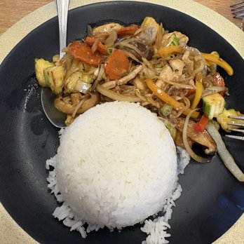 Chiang Mai Thai Kitchen - Ginger fried w/ chicken - Thai Near Me - Victor, Idaho Chiang Mai Thai Kitchen - Ginger fried w/ chicken - Thai Near Me - Victor, Idaho