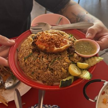 Na Na Thai - Special fried rice! More than enough for two. - Thai Near Me - Buellton, California Na Na Thai - Special fried rice! More than enough for two. - Thai Near Me - Buellton, California