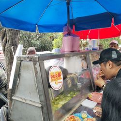 El Jarocho de las Lomas - Esta sobrevalorado , tal vez porque es barato. Lo único bueno son los cócteles, probé de todo y está insípido. Es más la fama que su sabor.