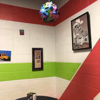 Pop Fizz - a brightly colored room with a round table - Ice Cream & Frozen Yogurt Near Me - Albuquerque, New Mexico