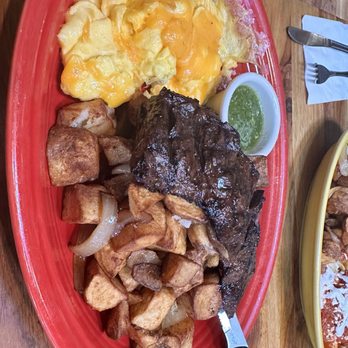 Tower Cafe - Thai Steak & Eggs - Breakfast & Brunch Near Me - Sacramento, California
