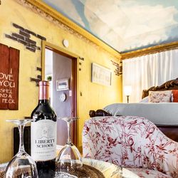 The Old Liberty Schoolhouse - Inside The Liberty Suite
