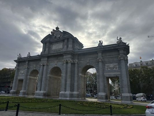 Puerta de Alcalá by null