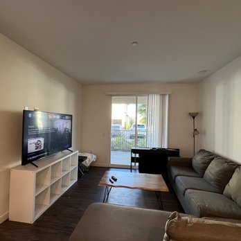 Eco Moving - Living room setup and tv tested - Movers Near Me - Los Angeles, California Eco Moving - Living room setup and tv tested - Movers Near Me - Los Angeles, California