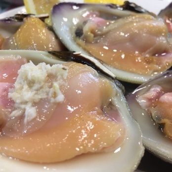 Randazzo's Clam Bar - Cherry Stone Clams with fresh horse radish - Seafood Near Me - Brooklyn, New York