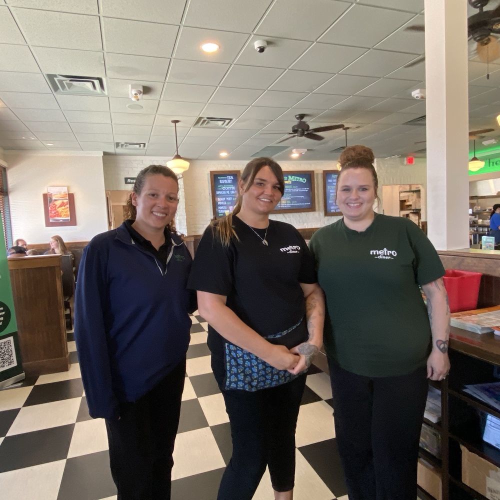 Metro Diner - Felicia, Nicole and Michaela - Diners Near Me - Terre Haute, Indiana