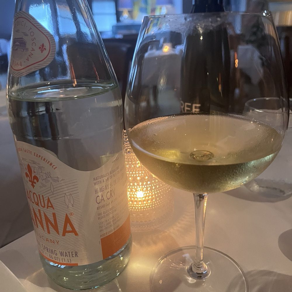 Bistro 45 - Love my Chardonnay - New American Near Me - Pasadena, California