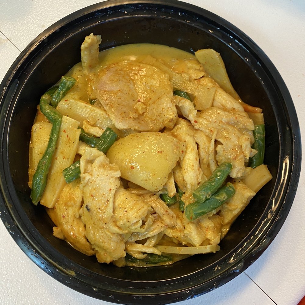 Pad Thai - Yellow Curry with Chicken - Thai Near Me - Hudson, Ohio Pad Thai - Yellow Curry with Chicken - Thai Near Me - Hudson, Ohio