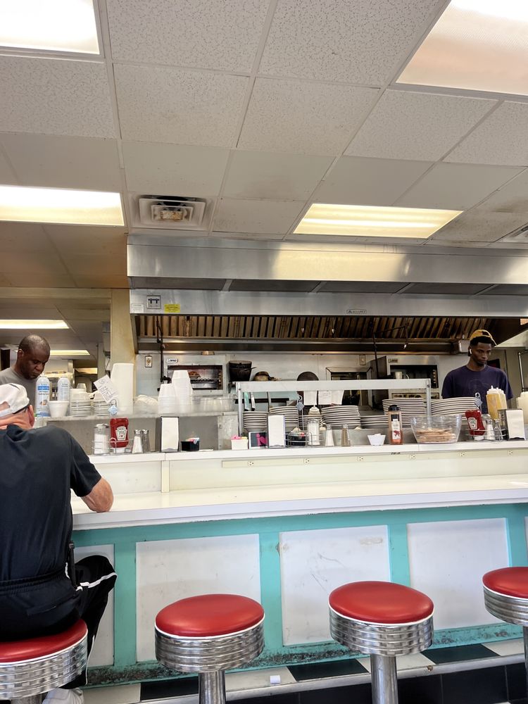 Louie's Cafe