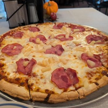 Bresina's Hometown Bar & Grill - Hawaiian Pizza - Sports Bars Near Me - Chippewa Falls, Wisconsin Bresina's Hometown Bar & Grill - Hawaiian Pizza - Sports Bars Near Me - Chippewa Falls, Wisconsin