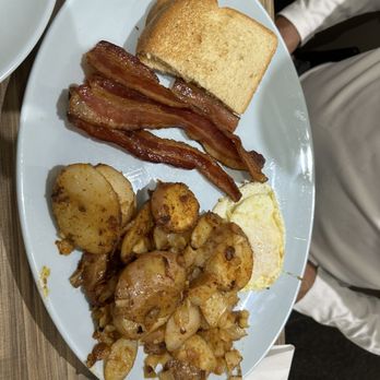 At The Diner - Create your own - 1 egg, bacon, potatoes - Breakfast & Brunch Near Me - Orlando, Florida