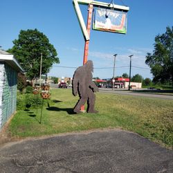 Bigfoot Hideaway Motel - Motel