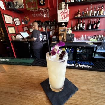 Kubo Sushi and Sake Lounge - Grab a saki cocktail! - Sushi Bars Near Me - Elgin, Illinois