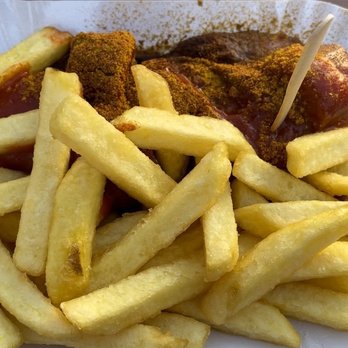 Curry at the Wall - Vegan Currywurst & Fries - Curry Sausage Near Me - Berlin, BE
