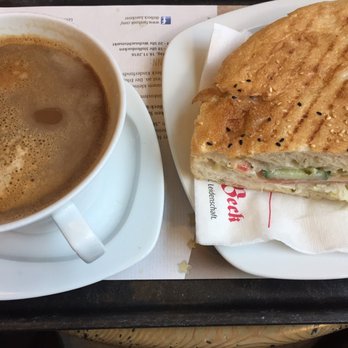 Der Beck - Fladenbrot wird hier gewärmt-hmmm - Bakeries Near Me - Nuremberg, BY