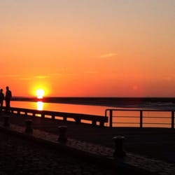 La Buvette de la Plage - Profitez du beau temps pour une balade à pied le long du quai ... N'oubliez jamais votre appareil photo...