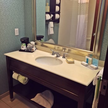 Hampton Inn Potsdam - Elegant bathrooms - Hotels Near Me - Potsdam, New York