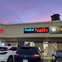 Central Nails